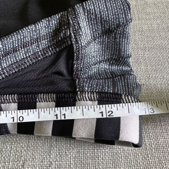 Lululemon Restless Run Tank Top Black White Stripe Built in Bra Sinch Waist Sz 6 - Picture 9 of 11